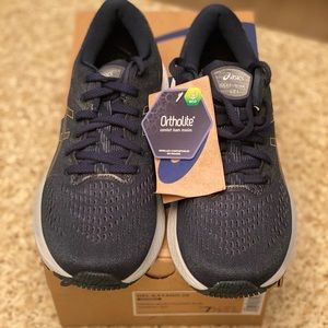 ASICS NEW Tennis Shoes / Athletic shoes / size 7.5